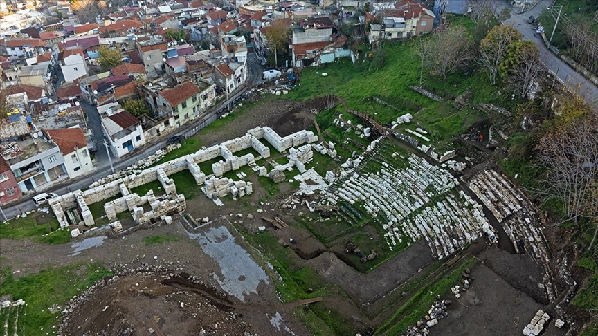 İzmir'in göbeğindeki antik tiyatro, Türkiye'nin "Kolezyum"u olmaya aday