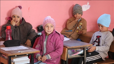 Bilecikli hayırseverin ördüğü bereler, bu yıl Siirt'teki öğrencileri ısıtıyor