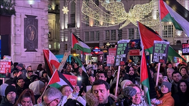 İsrail'in Gazze'deki sağlık altyapısına yönelik saldırıları Londra'da protesto edildi