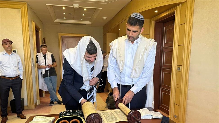 Israeli communications minister storms Al-Aqsa Mosque
