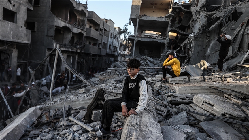 Israeli army bombs, blows up homes across war-torn Gaza