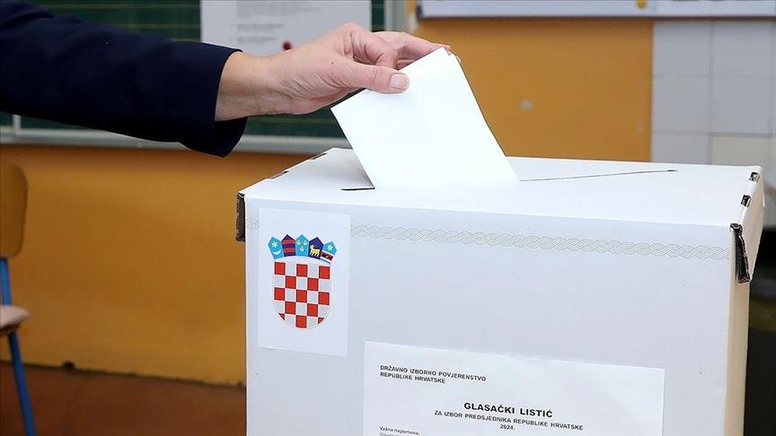 Действующий президент Хорватии лидирует на выборах главы государства