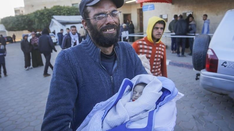 Enam bayi tewas kedinginan di tenda pengungsian Gaza di tengah serangan teror Israel