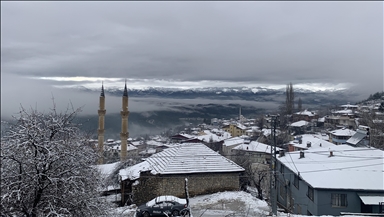 Adana'da kar yağışı etkili oluyor