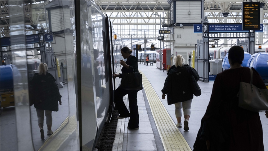 Railway strike hits New Year's Eve trains in Britain