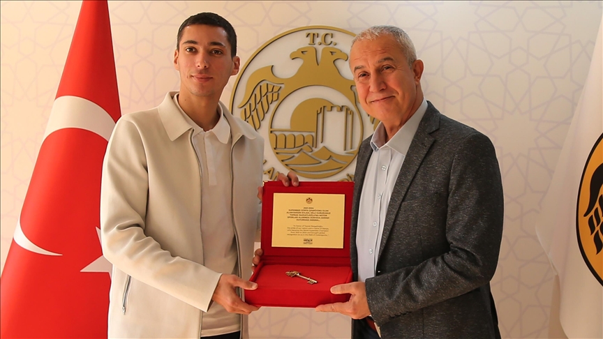 Alanya'da 2024 Dünya Superbike Şampiyonu Razgatlıoğlu'na "şehrin anahtarı" verildi