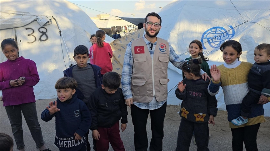 Gazze'ye girmeyi başaran Türk cerrah, kentteki en acil ihtiyacın gıda ve ilaç olduğunu söyledi