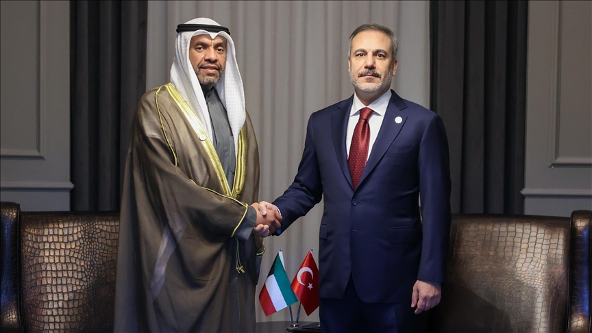 Turkish, Kuwaiti foreign ministers discuss developments in Syria