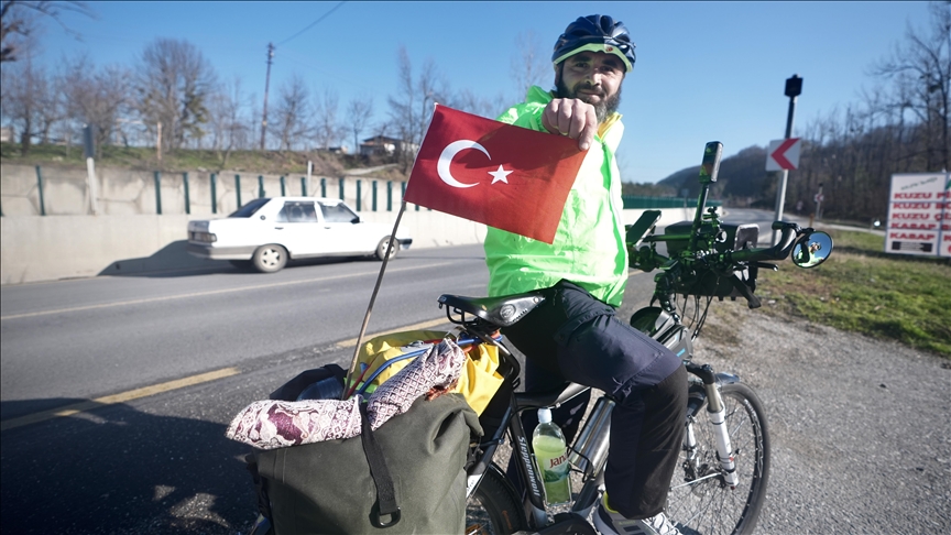 Almanya'dan yola çıkan bisiklet tutkunu, umre için kutsal topraklara pedal çeviriyor