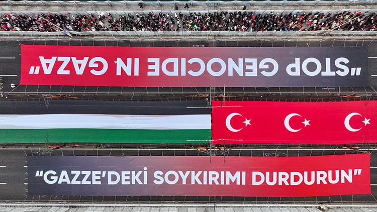 Puluhan ribu orang hadir dalam aksi bela Palestina di Istanbul pada awal tahun baru
