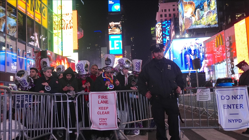 Qindra mijëra njerëz në SHBA pritën Vitin e Ri në "Times Square" të New Yorkut