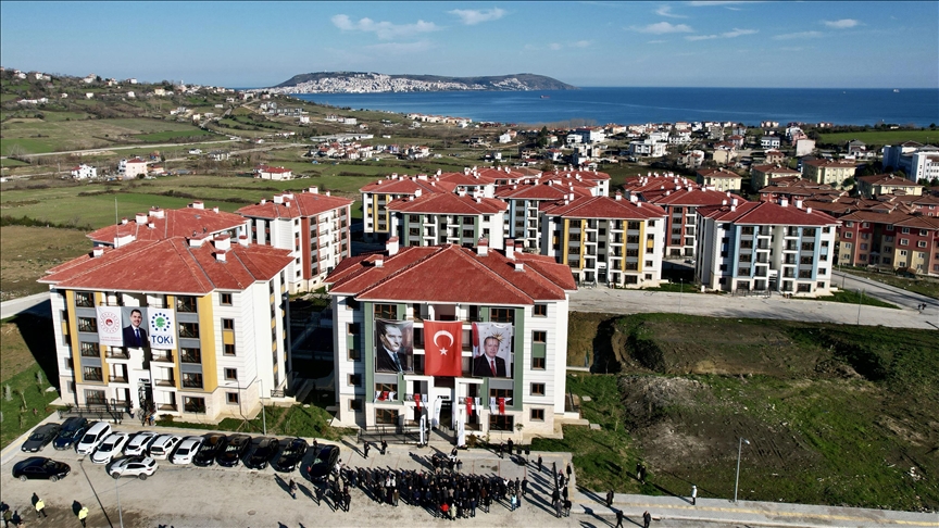 Sinop'ta yapımı tamamlanan TOKİ konutları hak sahiplerine teslim ediliyor
