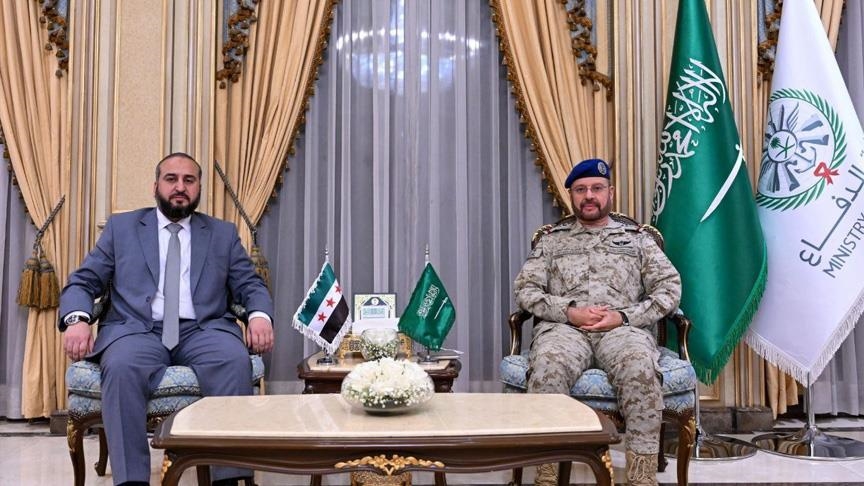 الرياض.. رئيس الأركان السعودي يلتقي بوزير الدفاع السوري