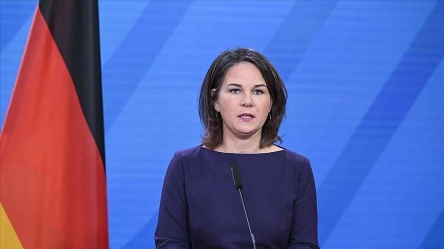 وزيرة خارجية ألمانيا تصل دمشق مرتدية سترة واقية من الرصاص 