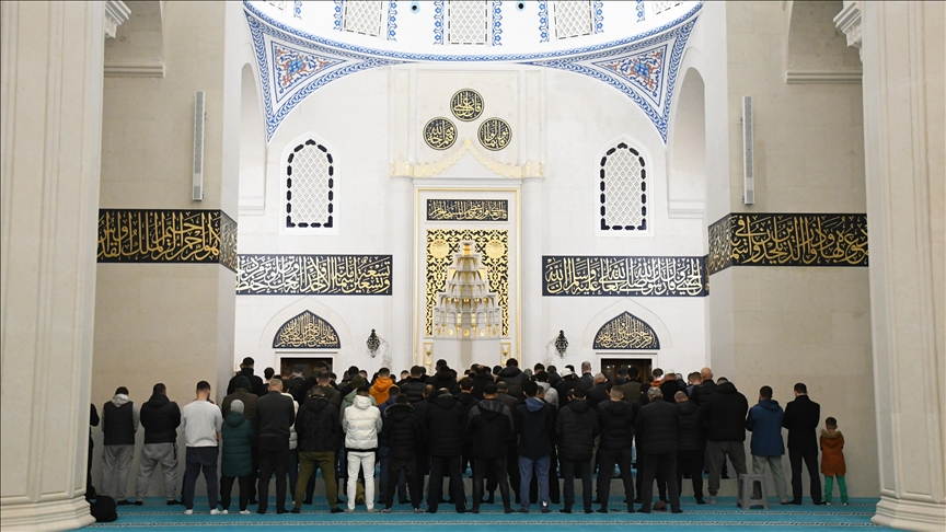 مساجد دول البلقان تحيي "ليلة الرغائب"