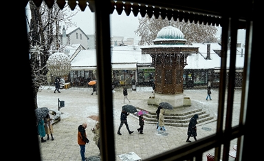 Snijeg otežava saobraćanje u većem dijelu Bosne i Hercegovine