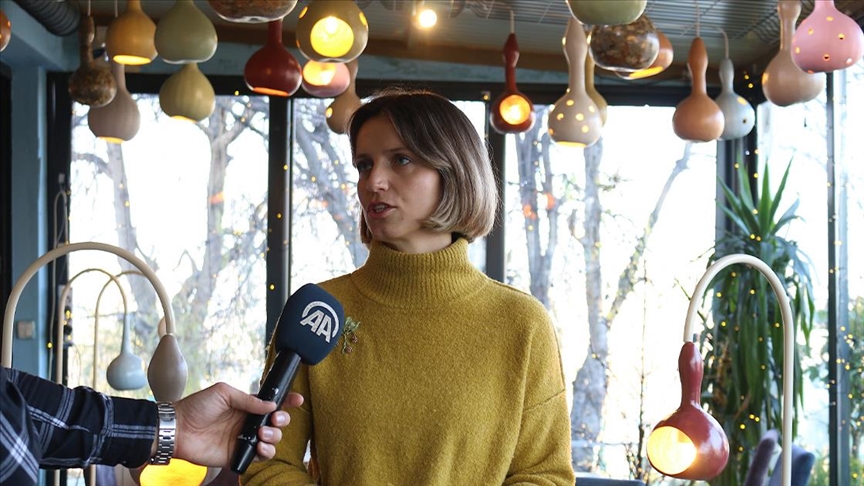 Fitore Syla, artistja kosovare që kungullujësit po i kthen në llamba ndriçuese