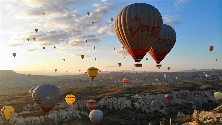 Sıcak hava balon uçuşlarında yolcu sayısı rekoru kırıldı