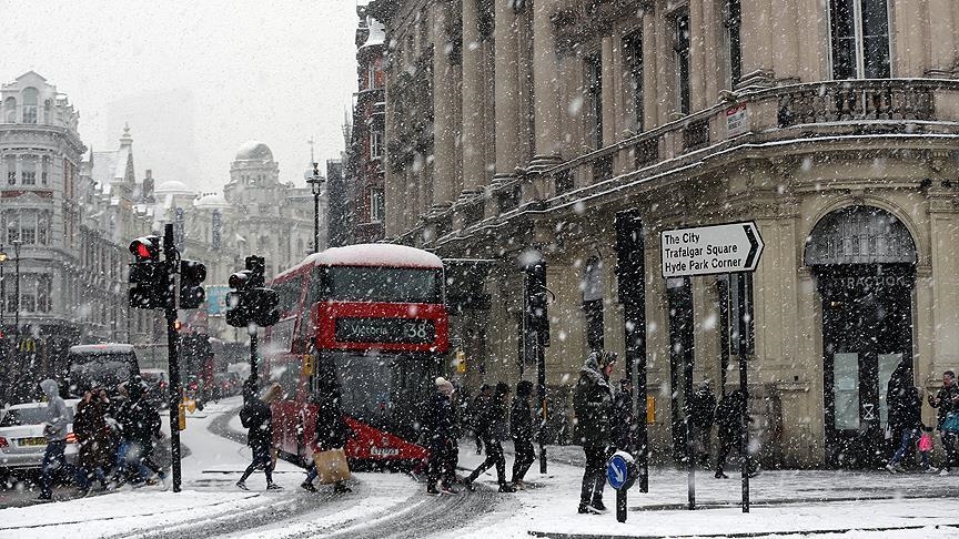 First snowfall of 2025 hits London as temperatures plummet 