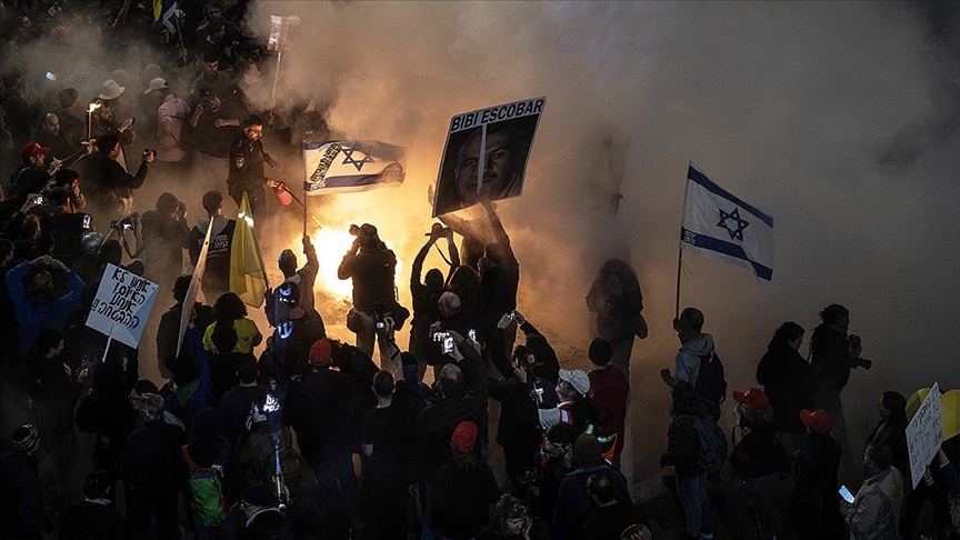 İsrailliler, Gazze’de esir takası ve Netanyahu hükümetinin istifası talebiyle ülke genelinde gösteriler düzenledi İsrailliler, Gazze’de esir takası ve Netanyahu hükümetinin istifası talebiyle ülke genelinde gösteriler düzenledi