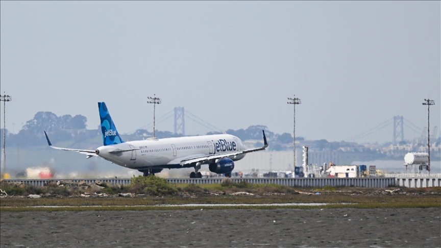 2 found dead in JetBlue plane's landing gear compartment after Florida landing