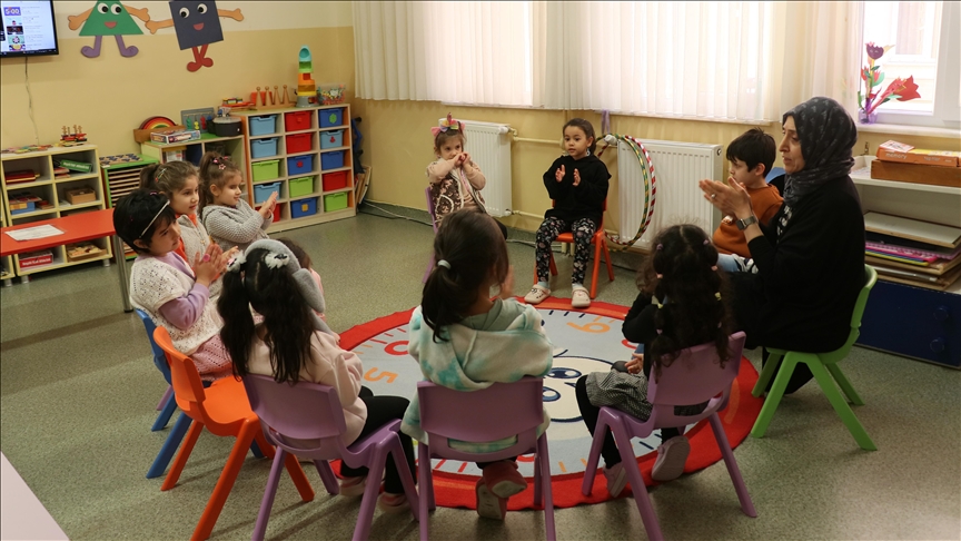 Üsküdar'daki görme engelliler okulunda 130 öğrenci geleceğe hazırlanıyor