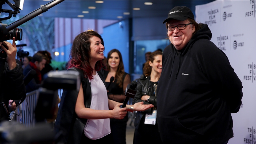 Michael Moore acusó a las campañas de propaganda de ocultar el “genocidio” y “limpieza étnica” en la Franja de Gaza