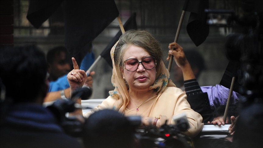 Bangladesh’s ailing leader Zia leaves for UK on 1st foreign trip since 2017 Bangladesh’s ailing leader Zia leaves for UK on 1st foreign trip since 2017