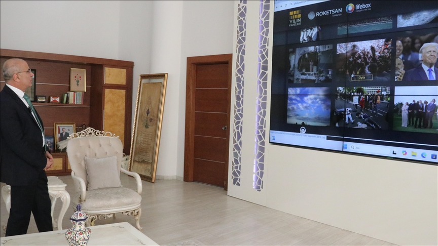 Malatya Büyükşehir Belediye Başkanı Er, AA'nın "Yılın Kareleri" oylamasında favorilerini seçti