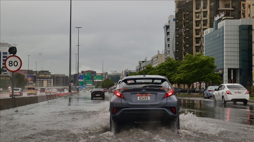 أمطار رعدية ورياح شديدة.. طقس غير مستقر بدول عربية