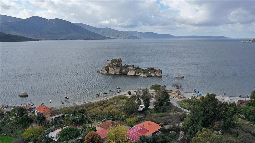 Herakleia Antik Kenti'ndeki kazılarda çıkarılan bazı eserlerde pati izlerine rastlandı