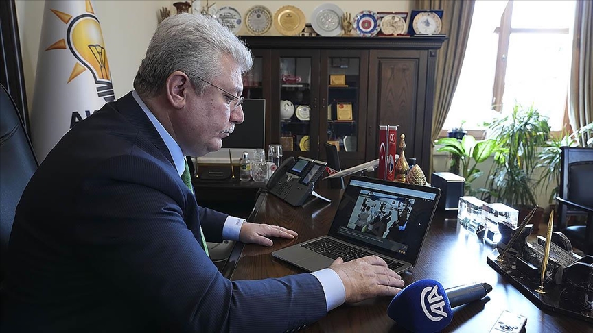 AK Parti Grup Başkanvekili Akbaşoğlu'nun tercihi "Uzaya uğurlarken" oldu