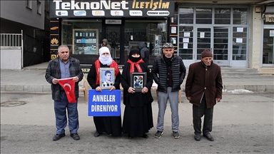 Muşlu aileler, DEM Parti binası önündeki "evlat nöbeti"ni sürdürdü