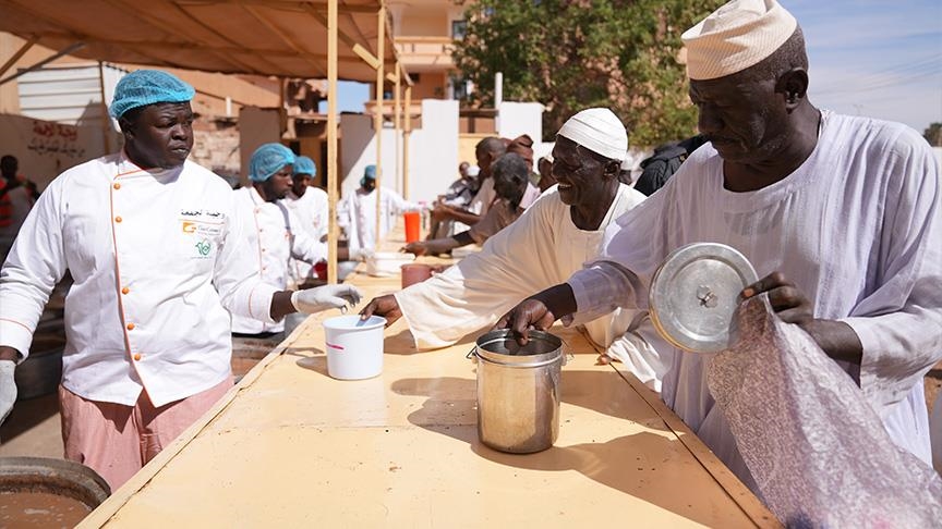 تكايا السودان.. تكافل لمواجهة الجوع في زمن الحرب (تقرير)