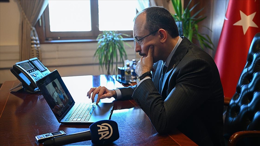 Plan ve Bütçe Komisyonu Başkanı Muş'un tercihi "Masumiyet" fotoğrafı oldu