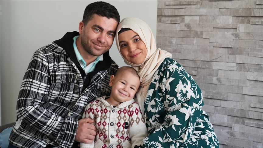 Minik Efe, nadir görülen hastalıktan babasından yapılan nakille kurtuldu