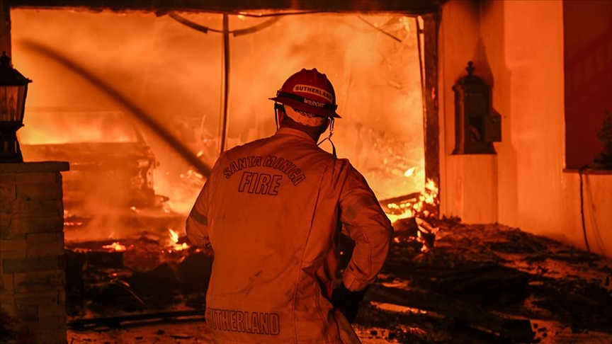 Los Angeles'taki orman yangınında can kaybı 5'e yükseldi