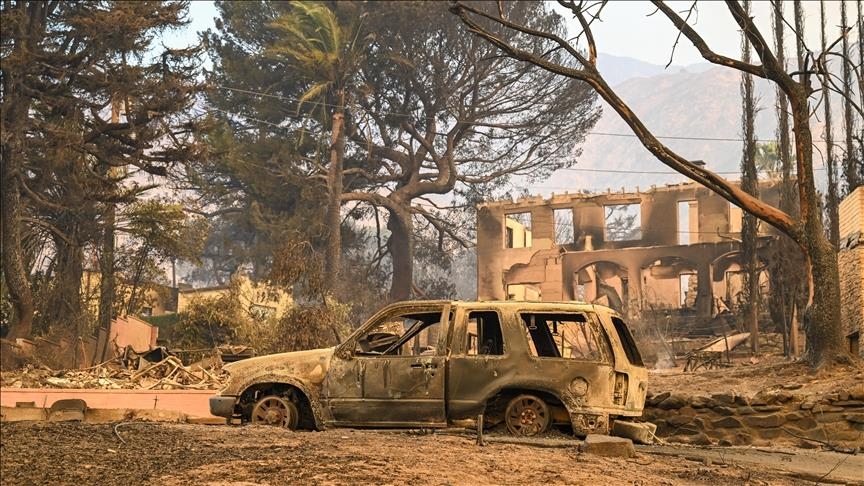 Ribuan bangunan hancur akibat kebakaran hutan di Los Angeles, otoritas konfirmasi 10 orang tewas