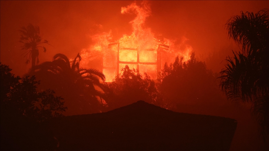 Water tanks run dry as Palisades wildfire rages in Los Angeles: Report Water tanks run dry as Palisades wildfire rages in Los Angeles: Report