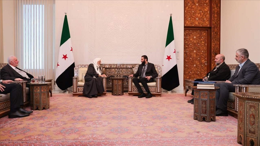 دمشق.. قائد الإدارة السورية الجديدة يلتقي الداعية أسامة الرفاعي