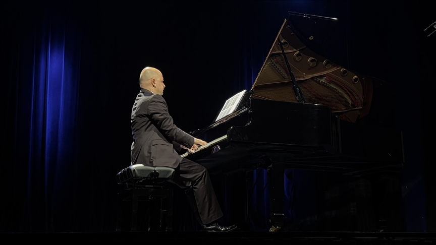 Piyanist Toros Can, Notre-Dame de Sion Fransız Lisesi'nde konser verdi