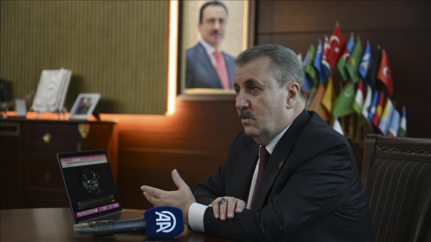 BBP Genel Başkanı Destici'nin tercihi "Devrilen diktatör" karesi oldu