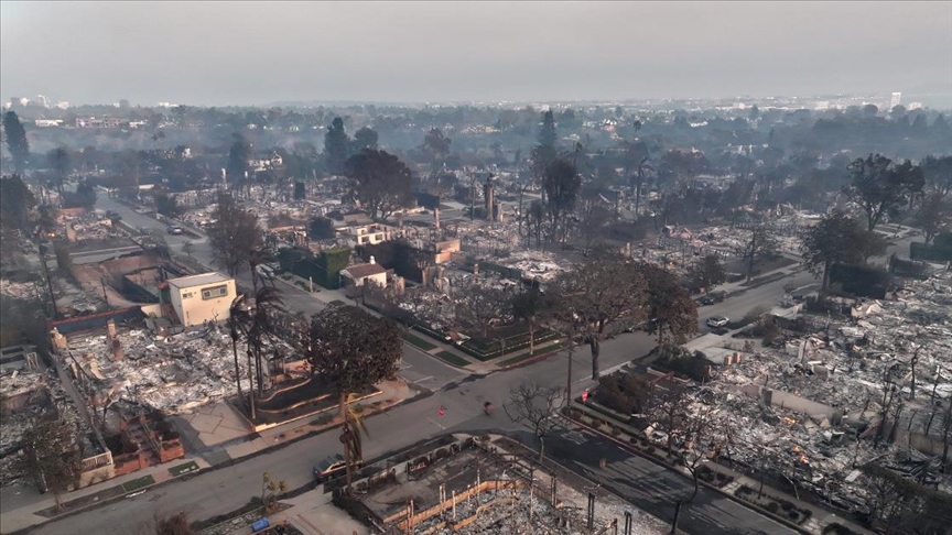 Los Angeles’ı saran dev yangınların aylar öncesinde sigorta şirketlerinin poliçe yenilemekten kaçındığı ortaya çıktı