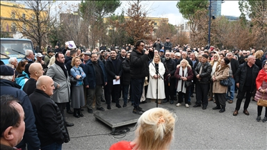 Rifillojnë protestat për të "denoncuar rastet e korrupsionit në Bashkinë e Tiranës"