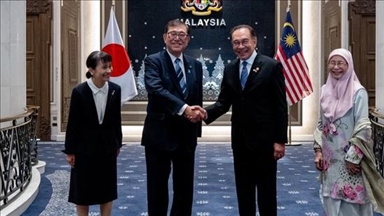 Malaysian, Japanese premiers hold talks to boost ties