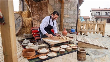 Turkish chef recreates 8,600-year-old Neolithic bread