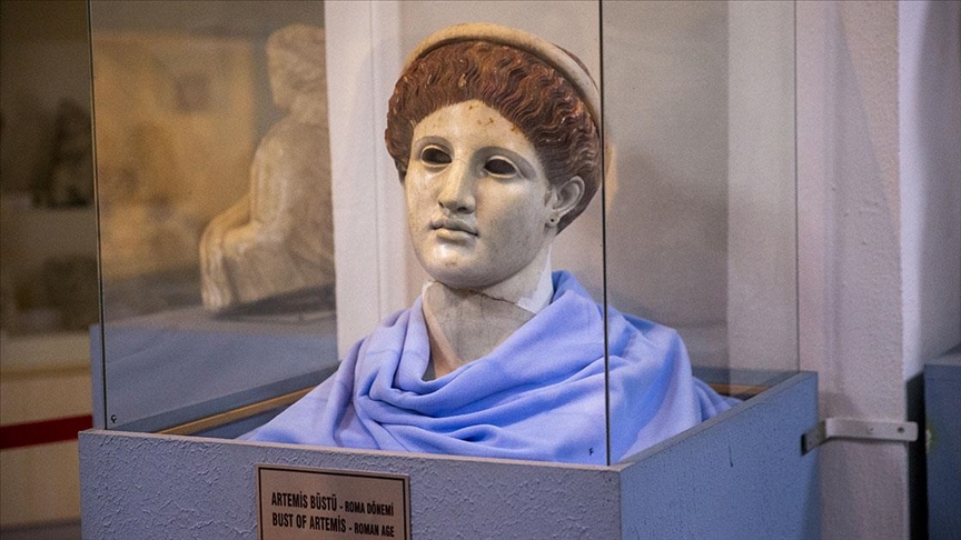 Nadir bulunan boyalı "Artemis" büstü müzede geleceğe taşınıyor