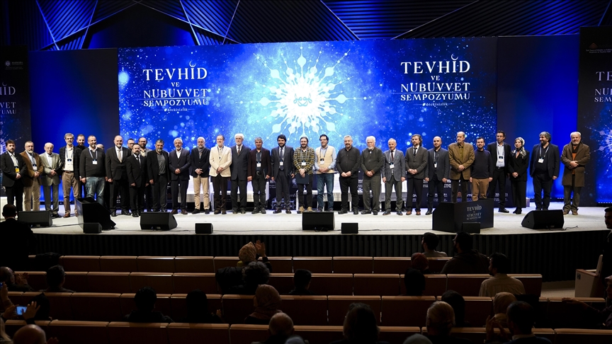 Büyük Çamlıca Camisi’ndeki “Tevhid ve Nübüvvet Sempozyumu” sona erdi Büyük Çamlıca Camisi’ndeki “Tevhid ve Nübüvvet Sempozyumu” sona erdi