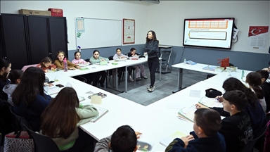 TMV ve YTB'nin ortak "Büyük Türkçe Projesi" Belçika'daki Türk çocuklarına dil ve kültürlerini aşılıyor