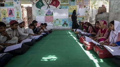 Pakistan: 22 millions d'enfants privés d'école, le Premier ministre plaide pour l'éducation des filles 